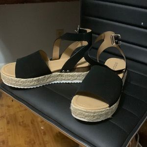 Nice 8.5 Lightly worn